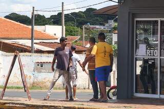 Campo-grandense n&atilde;o aguenta e come&ccedil;a a baixar a guarda contra o coronav&iacute;rus