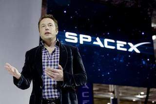 O bilionário Elon Musk, dono dos satélites cujas luzas foram vistas no céu da cidade. (Foto: Reprodução Facebook)