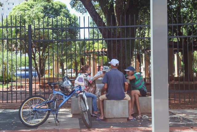 Campo-grandense n&atilde;o aguenta e come&ccedil;a a baixar a guarda contra o coronav&iacute;rus