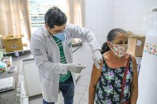 Por máscaras cirúrgicas, enfermeiros apelam para troca com população Por máscaras cirúrgicas, enfermeiros apelam para troca com população