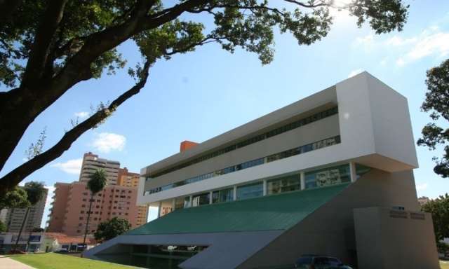 Expediente volta com 5h e &quot;rod&iacute;zio&quot; de servidores da prefeitura 