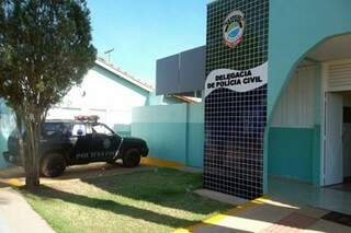 Dupla foi encaminhada para a Delegacia de Polícia Civil de Água Clara. (Foto: Arapuá MS)