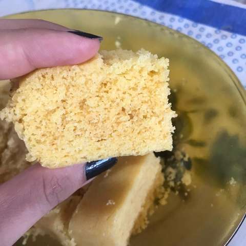 Em 13 minutos, receita de micro-ondas promete bolo de fub&aacute; fofinho 
