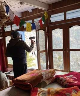 Enquanto estão isolados no Himalaia, Renata e Marcos fazem lives no Instagram sobre meditação. (Foto: Arquivo Pessoal)