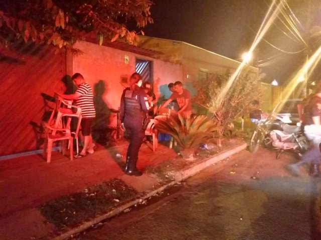 Opera&ccedil;&atilde;o Toque de Recolher recuperou carro roubado e acabou com duas festas 
