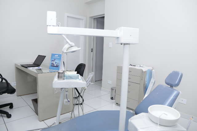 Consult&oacute;rios devem permitir acompanhante s&oacute; se for indispens&aacute;vel