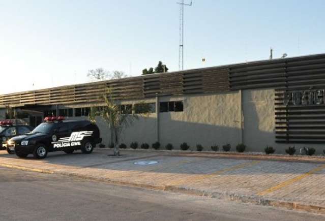 Marido espanca mulher e &eacute; preso ao levar v&iacute;tima para hospital 