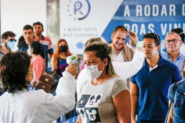 Barreiras sanit&aacute;rias abordam 27 mil pessoas e encontram 14 casos suspeitos em MS