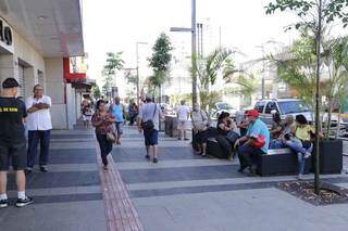 Lojas reabriram as portas na Rua 14 de Julho, Centro de Campo Grande. (Foto: Kisie Ainoã)
