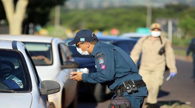 Em meio a 33 mil pessoas, fiscais identificam 35 casos suspeitos de coronav&iacute;rus