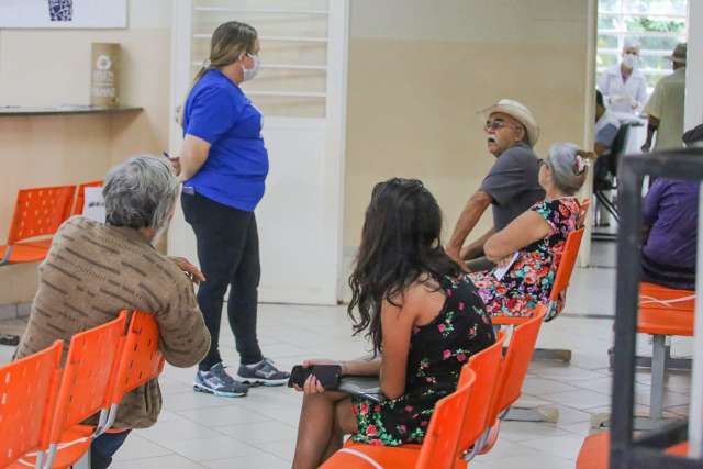 Em posto de sa&uacute;de, 300 doses de vacina contra a gripe duraram 4 dias 