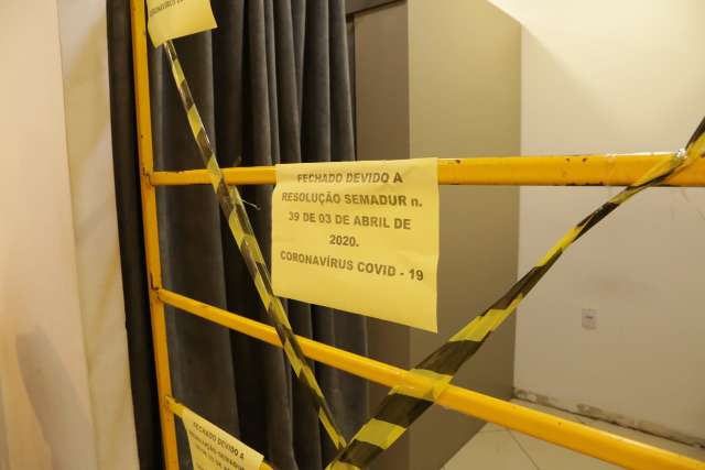 Sem poder provar nenhuma pe&ccedil;a, muitos desistem de comprar roupas no Centro