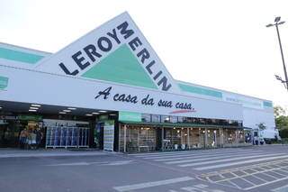 A Leroy Merlin fica ao lado do Shopping Bosque dos Ipês, na Avenida Cônsul Assaf Trad, 6170