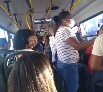 Todo passageiro sentado "é lenda", reclamam usuários no 3º dia de ônibus cheios