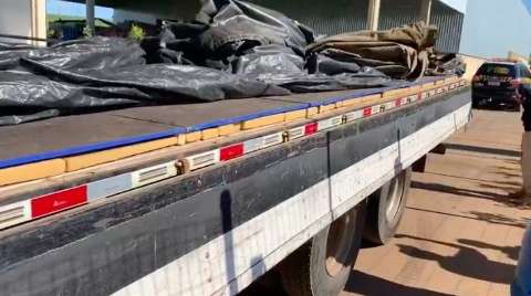 PRF encontra 1,4 tonelada de maconha escondida em fundo falso de caminhão