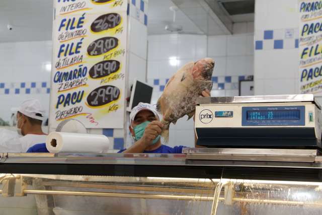 Nas peixarias, consumidor promete manter tradi&ccedil;&otilde;es de P&aacute;scoa sem aglomera&ccedil;&atilde;o