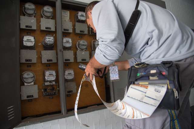 C&acirc;mara aprova inclus&atilde;o autom&aacute;tica de fam&iacute;lias na tarifa social de luz