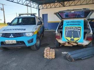 Veículo onde os tabletes da droga estavam sendo transportados.(Foto: Divulgação/PMR) 