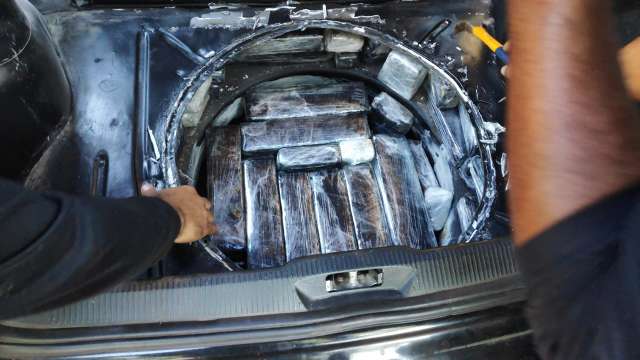 Traficante contrata &quot;esposa&quot; para tentar levar 54 kg de maconha