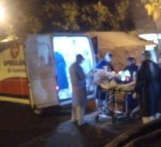 Médico foi transferido ontem à noite do hospital de Ponta Porã para Dourados (Foto: Direto das Ruas)