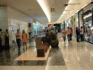 Clientes no Shopping Norte e Sul, em Campo Grande (Foto: Arquivo)