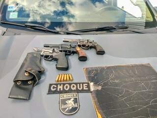 Jovem fica nervoso com abordagem policial e confessa a venda de armas 