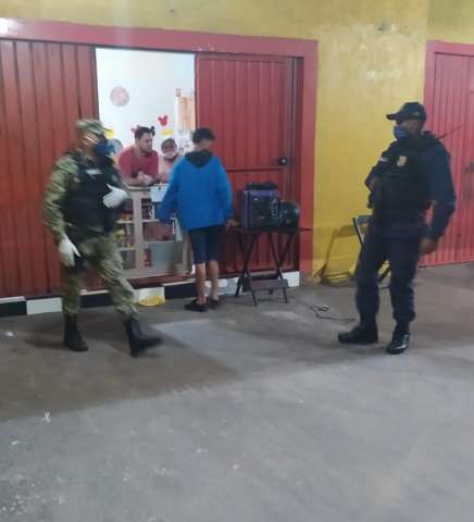 Com feriado, flagrante de pessoas nas ruas fora do hor&aacute;rio quase triplica