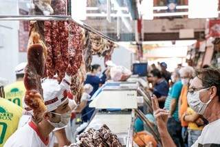 Fam&iacute;lias programam churrasco, mas com menos gente e &quot;regado&quot; a &aacute;lcool em gel