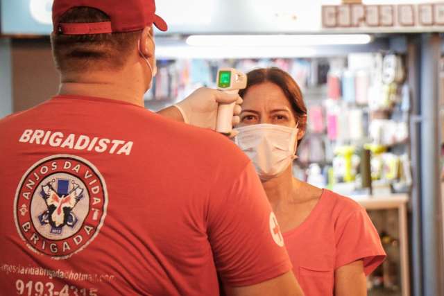 Feira volta a funcionar com medidas de seguran&ccedil;a, mas movimento ainda &eacute; t&iacute;mido 