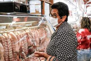 Fam&iacute;lias programam churrasco, mas com menos gente e &quot;regado&quot; a &aacute;lcool em gel