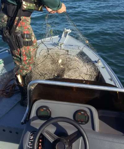 Durante fiscaliza&ccedil;&atilde;o, PMA encontra 400 metros de rede armada no rio Paran&aacute; 