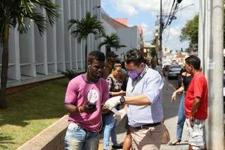 Filas crescem em bancos, com nova fase de aux&iacute;lio emergencial de R$ 600 liberado