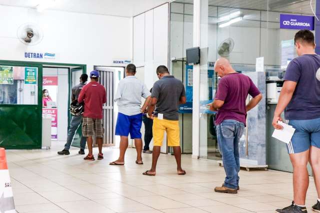 No 1&ordm; dia de reabertura, unidades do F&aacute;cil atendem mais de 1,3 mil pessoas 