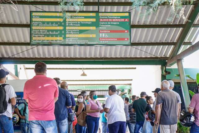 Detran volta, mas 9 a cada 10 atendimentos feitos seriam resolvidos via Internet