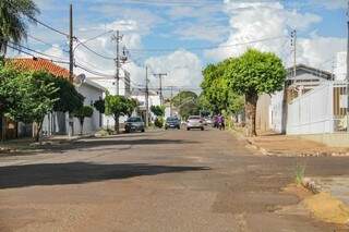 Rua onde morava a primeira vítima de coronavírus em Campo Grande. (Foto: Henrique Kaiwamini)