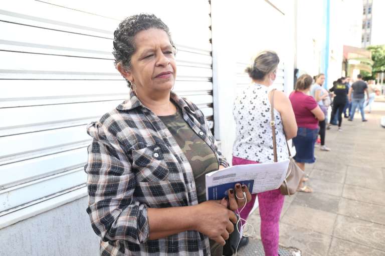 Babá, Dalva Aparecida de Oliveira era mais uma na fila do desemprego (Foto: Paulo Francis)