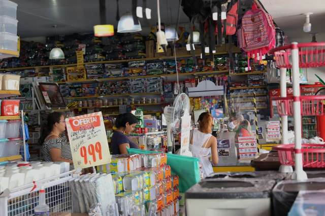 Com vendas em baixa, lojas do Centro v&atilde;o estender hor&aacute;rio para atrair clientes