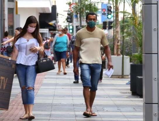 Em 1 m&ecirc;s de covid-19, casos superam 4 meses da chegada do H1N1 em MS