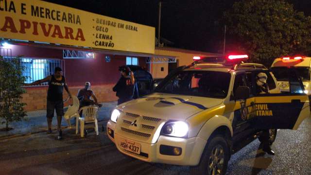 Guardas flagram 50 pessoas nas ruas em desobedi&ecirc;ncia ao toque de recolher