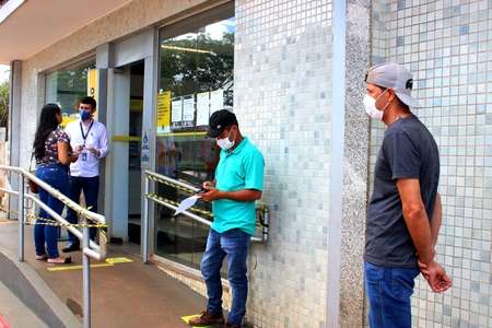 Decreto o uso de máscaras em cidade onde idosas morreram por covid-19