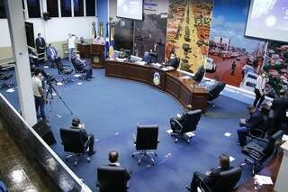 Câmara prepara sessões online, mas só se contágio por vírus aumentar Câmara prepara sessões online, mas só se contágio por vírus aumentar