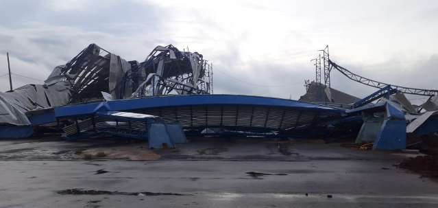Teto de pavilh&atilde;o de eventos desaba e prefeito estima preju&iacute;zo de R$ 1,2 milh&atilde;o