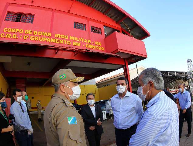 Governador visita drive-thru dos bombeiros e hospital de campanha montado no HR