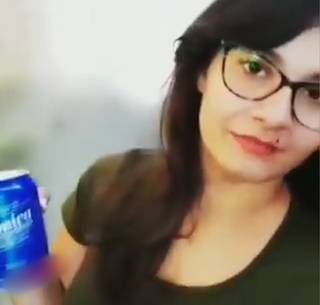 Mulher viraliza ao recomendar &aacute;gua t&ocirc;nica contra covid