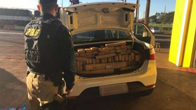 Em carro furtado em MG, traficante &eacute; perseguido e preso com 468 quilos de droga