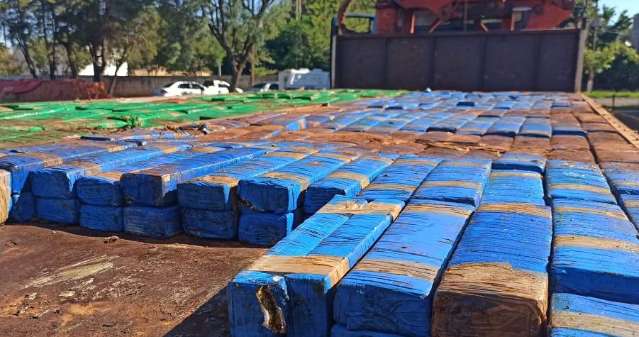 Fronteira fechada n&atilde;o barra tr&aacute;fico e pol&iacute;cia ret&eacute;m mais 773 kg de maconha
