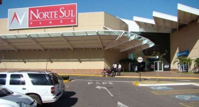 Dois shoppings conseguem autoriza&ccedil;&atilde;o da prefeitura e reabrem nesta sexta-feira