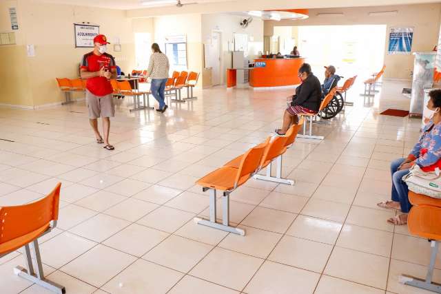Na 2&ordf; fase de vacina&ccedil;&atilde;o, filas d&atilde;o lugar a marasmo nos postos