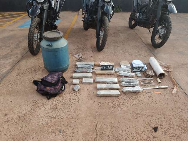 PM encontra tambor &quot;recheado&quot; de maconha nos fundos da resid&ecirc;ncia de traficante 