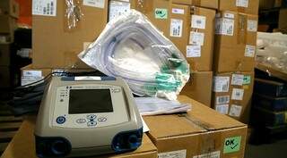 Ventiladores pulomonares são usados em casos de pacientes menos graves. (Foto: Divulgação Governo de MS)